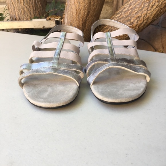 NEW MUNRO Bev Silver Sandals Size 9.5 Wide Width Comfort Shoe - Picture 4 of 8